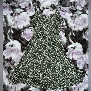 small women’s/junior dark green and white flower ditsy dress